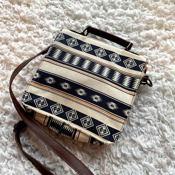 *Mossimo*  Printed Handbag - Picture 4 of 6